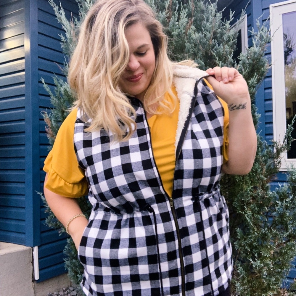 NWT Black White Plaid Checkered Comfy Zipper Vest